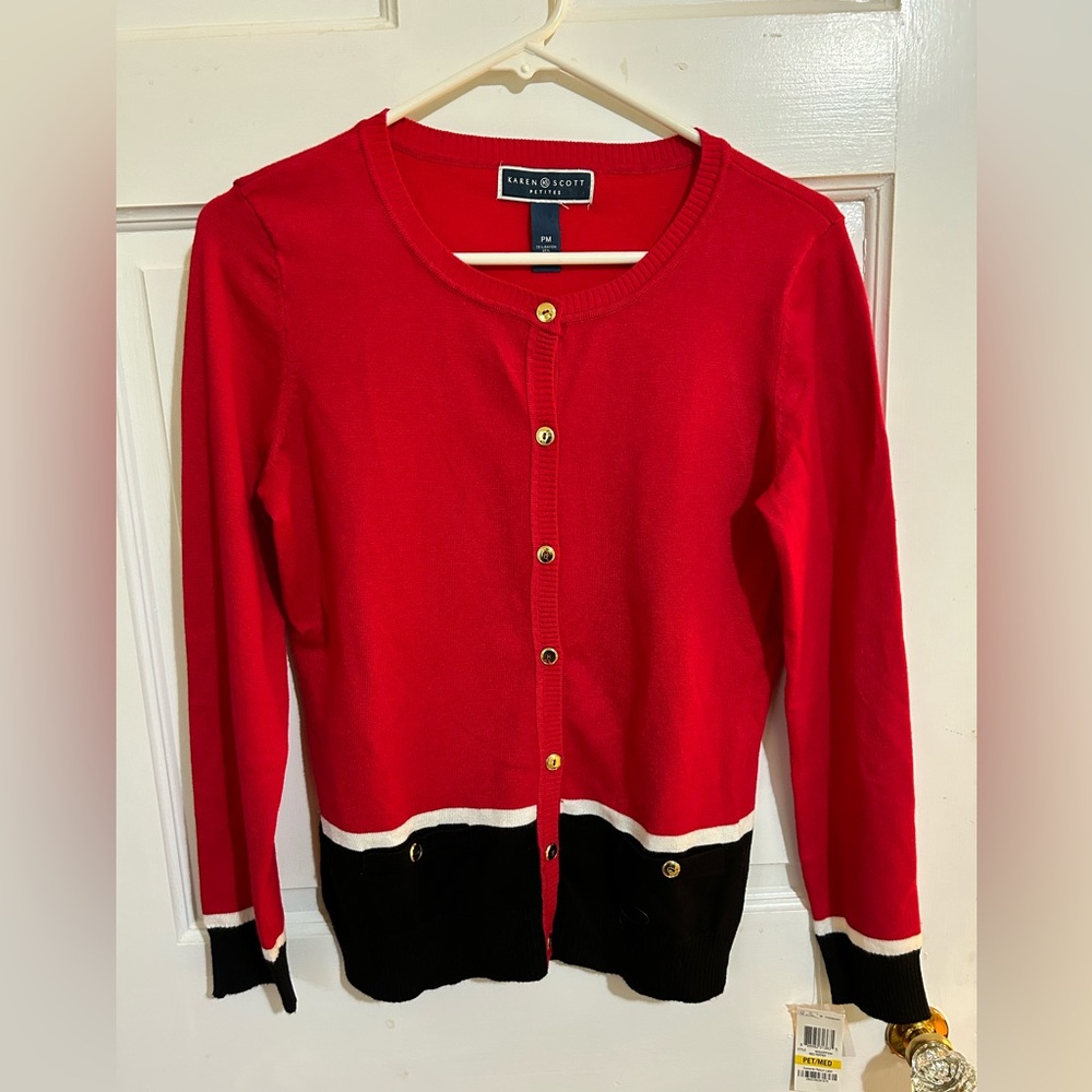 NWT Karen Scott cardigan. Petite / medium. Gold buttons. No defects.Rayon & poly
